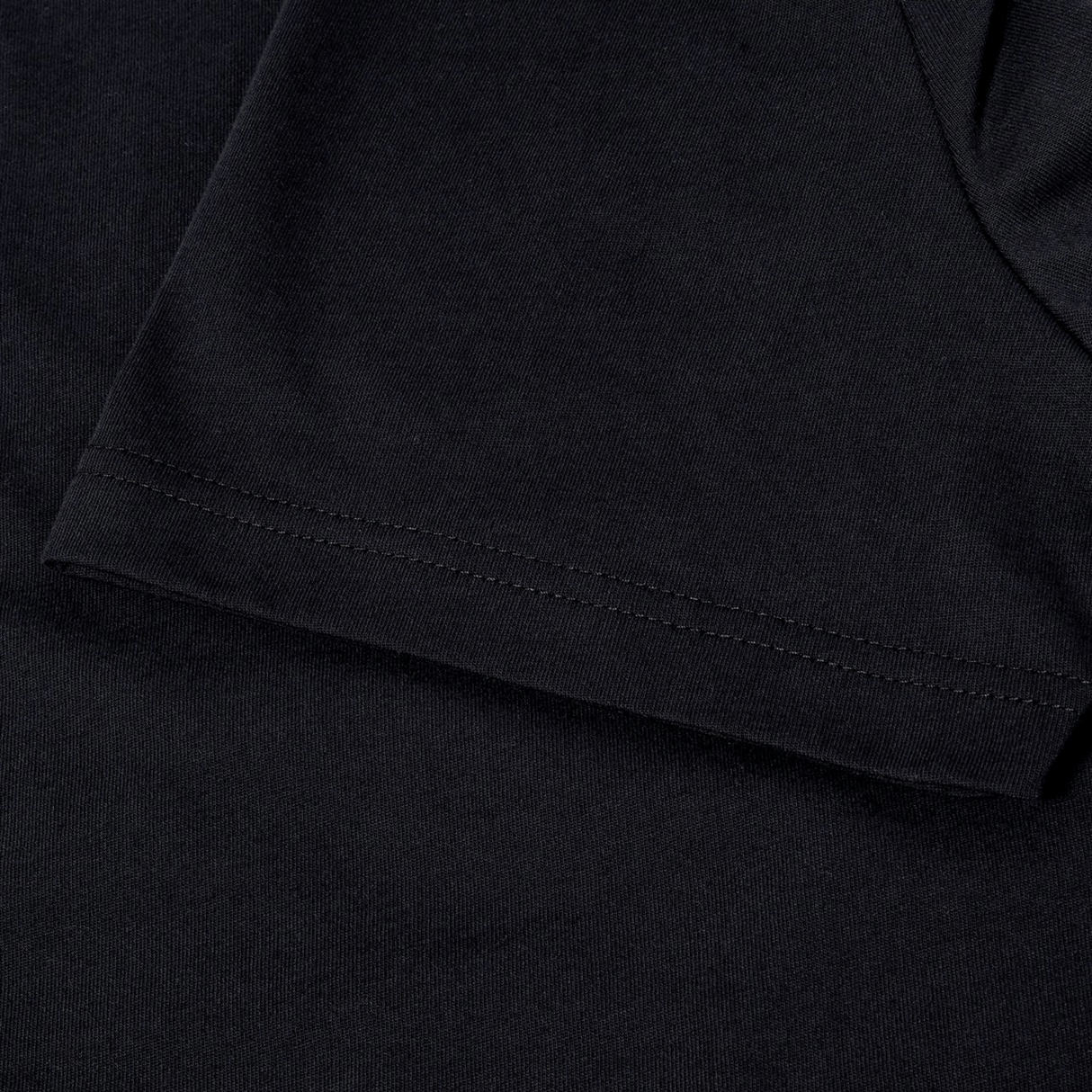 Close-up of the black FUN. T-SHIRT AM by Canterbury, highlighting the short sleeve and stitching details against a plain Canterbury background.