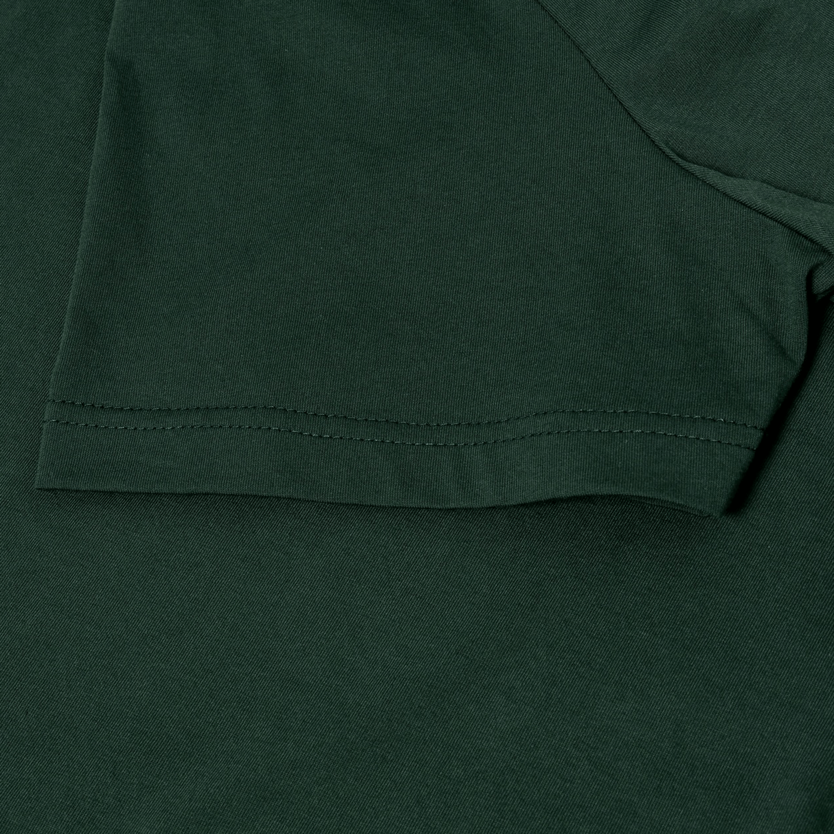 Close-up of the Canterbury FUN. T-SHIRT AM in dark green, focusing on the sleeve hem and part of the shoulder seam.