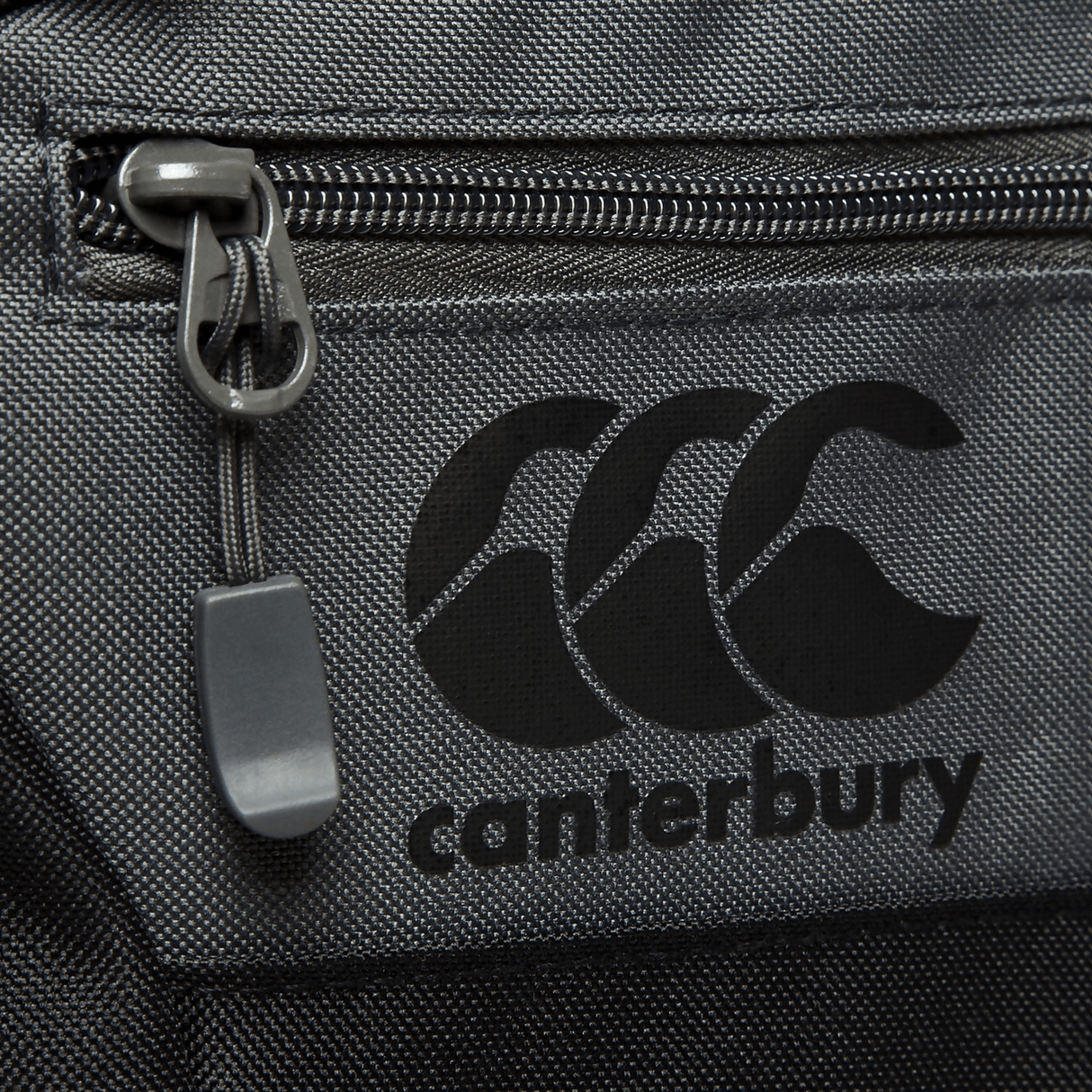 A close up of the Canterbury Classic Bootbag zipper.