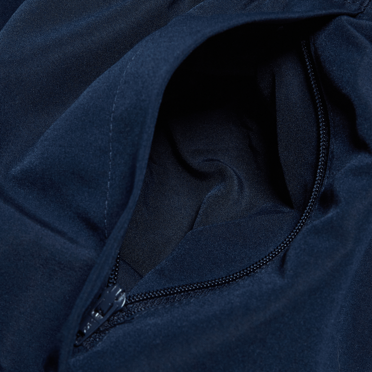 A close up of Canterbury Open Hem Stadium Pant with a zipper.
