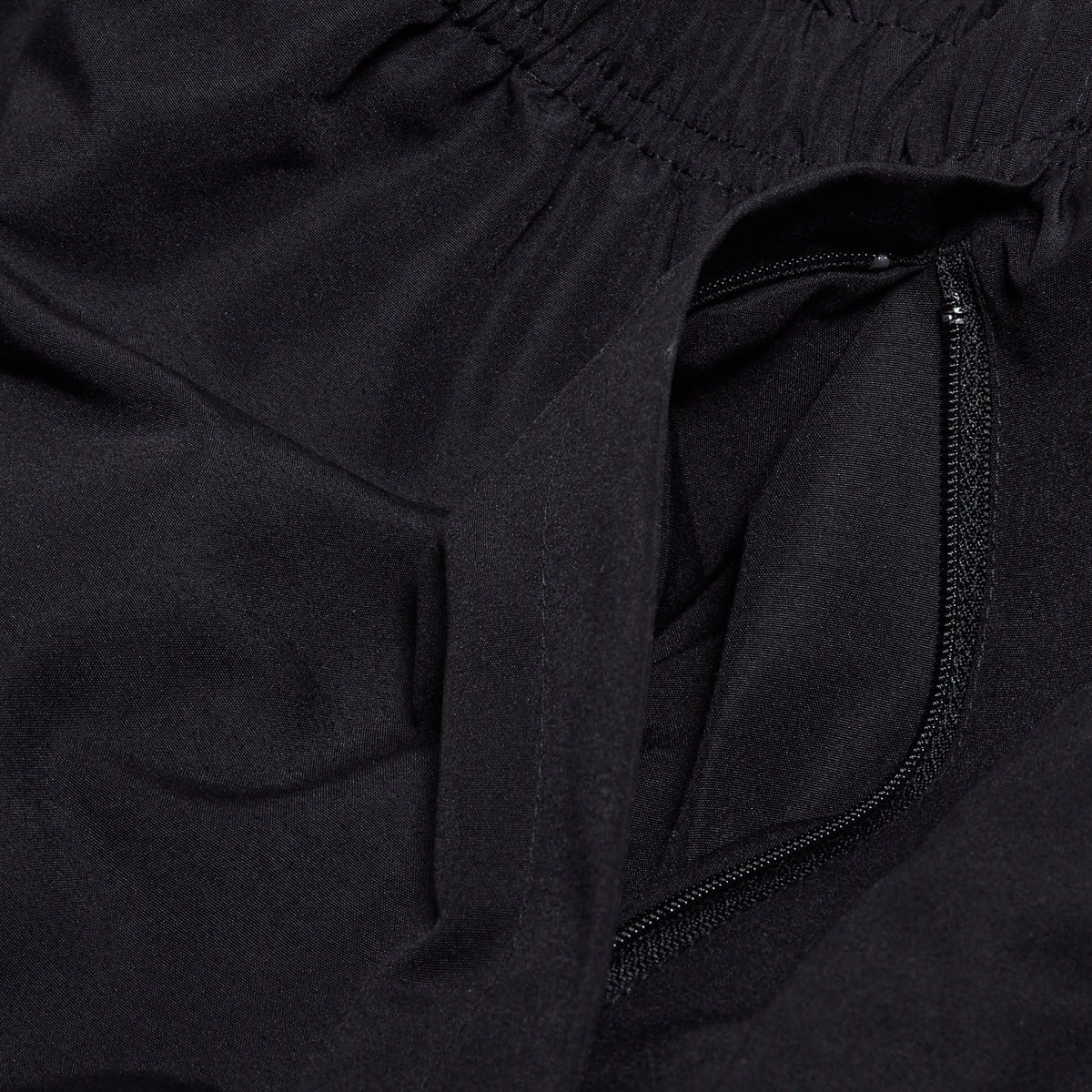 A close up of Canterbury Open Hem Stadium Pant with a zipper.