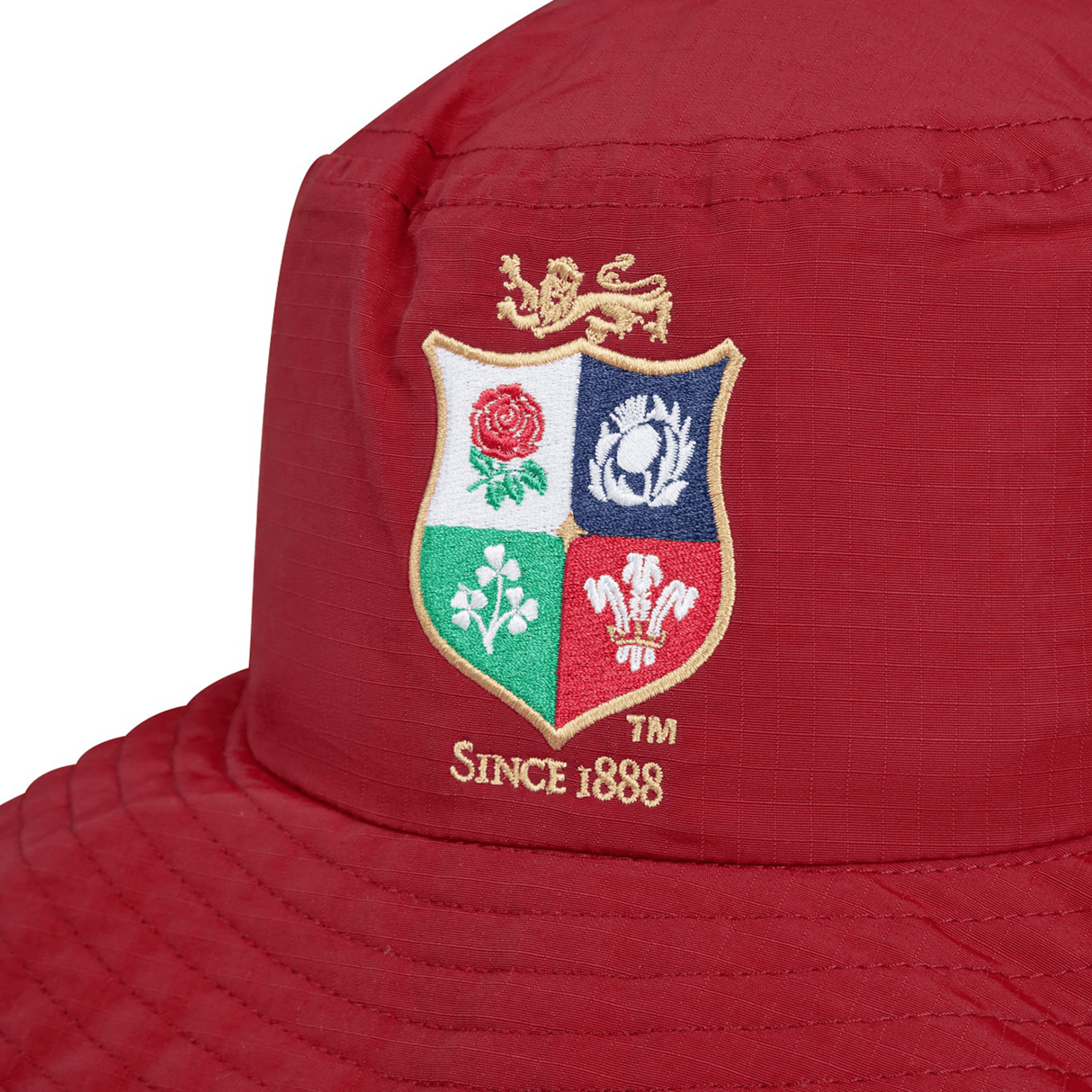 This British & Irish Lions 2025 Wide Brim Bucket Hat by Canterbury, crafted from quick-dry ripstop polyester, showcases a crest with four symbols and the text "Since 1888." Ideal for sunny days, its durable material offers comfort while you support the British & Irish Lions.