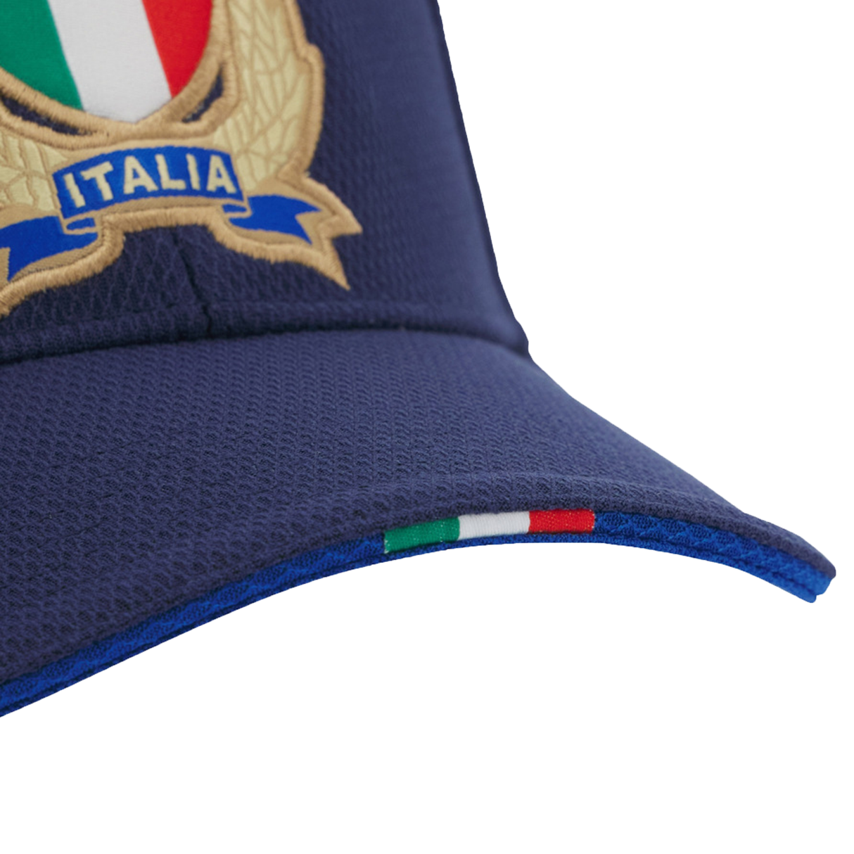 Close-up of the Italy 25/26 Supporters Cap by Macron, showcasing an embroidered "Italia" crest and Italian flag detail on the brim—a must-have for Azzurri rugby fans.