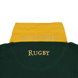 Show your support for the Springboks with the South Africa Rugby Polo 1924 by Ellis Rugby. This green polo shirt features “RUGBY” embroidered across the back, a vibrant yellow collar adorned with “SOUTH AFRICA” stitched in white, and classic Ellis Rugby styling—making it an ideal choice for any fan of South Africa rugby.