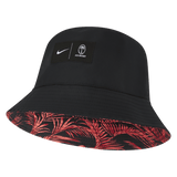 The Fiji Reversible 24/25 Bucket Hat by Nike showcases a black design complemented by a red-patterned brim and features both a swoosh and "Fiji Rugby" logo. Experience full sun coverage with its sweat-wicking technology to keep you cool.