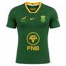 Show your Springboks pride with the Nike Springboks 26/27 Authentic Match Home Jersey, featuring yellow accents, FNB sponsor, national and Springbok emblems, and SA flag on the sleeve—perfect for true supporters.