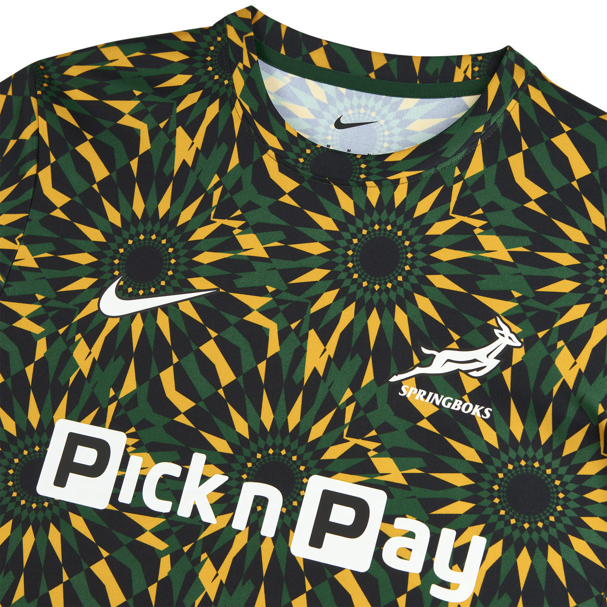 The Nike Springboks 26/27 Pre-Match Top showcases a geometric green, yellow, and black design with the Nike logo, Springboks emblem, and Pick n Pay sponsor—ideal as a rugby shirt or pre-match top.