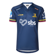 Support your team in the Highlanders Super Rugby 25/26 Replica Home Jersey by Classic Sportswear. This blue jersey showcases the "Highlanders" logo, sponsors (SBS Bank, Classic, Speight's Pacific), three stars, and "Pride of the South" on the collar. The moisture-wicking fabric ensures comfort and coolness.