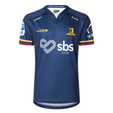 Support your team in the Highlanders Super Rugby 25/26 Replica Home Jersey by Classic Sportswear. This blue jersey showcases the "Highlanders" logo, sponsors (SBS Bank, Classic, Speight's Pacific), three stars, and "Pride of the South" on the collar. The moisture-wicking fabric ensures comfort and coolness.