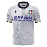 A gray marble-patterned Italy 25/26 Replica Away Jersey by Macron, featuring a black collar and cuffs, blue “Vittoria Assicurazioni” sponsor text, and the Italian rugby crest on the chest—ideal for fans seeking a stylish Italia Rugby Shirt or collectors looking to add an authentic Macron replica jersey to their lineup.