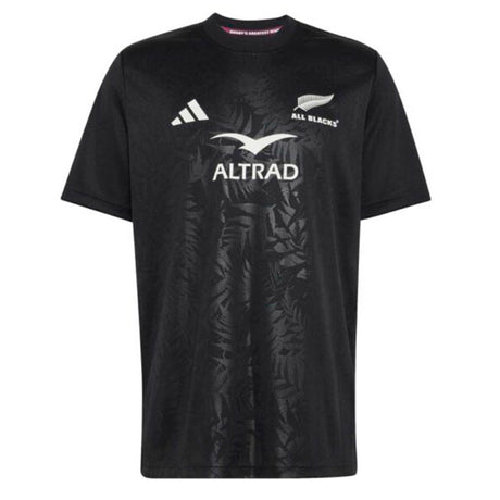 The All Blacks Greatest Rivalry Supporters Tee by adidas showcases the adidas, Altrad, and All Blacks logos on the front, features a subtle leaf pattern in black, and is an essential piece for every New Zealand rugby fan.