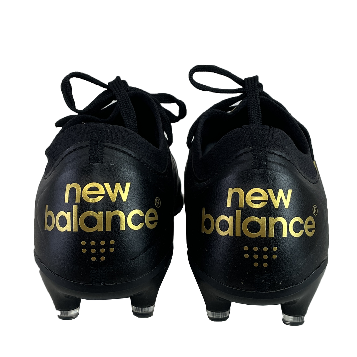 The New Balance 442 v2 Elite FG Wide Boots in Black/Metallic Gold combine striking gold branding with a premium feel. Designed for firm ground, they ensure stability and performance essential for every player.
