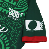 Show your support for Mexico’s national team with the Las Serpientes Mexico Rugby Replica Jersey by Credo Rugby, featuring bold green fabric, red trim, abstract designs, “Serpientes,” and the FMRU logo on the sleeve.