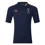The Harlequins 26/27 Off Pitch Polo by Castore is a navy blue short-sleeve polo featuring the iconic Harlequins Rugby crest and sponsor logos on the chest and collar. Crafted by Castore for comfort and style, it’s the ideal choice for fans anticipating the Men’s 2026/27 Polo collection.