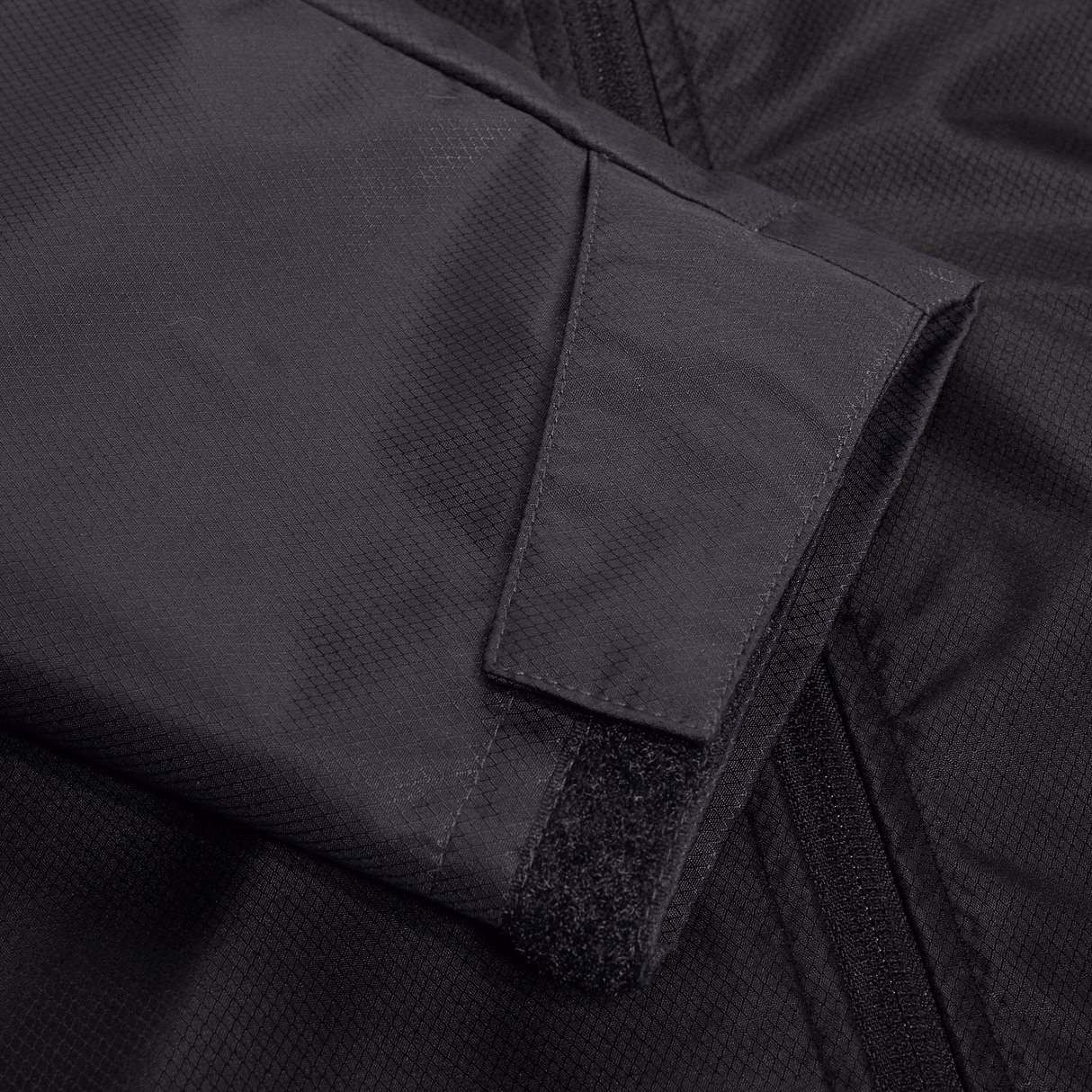 A close up of a Canterbury Pro II Vaposhield Full-Zip Water Resistant Jacket with a pocket.