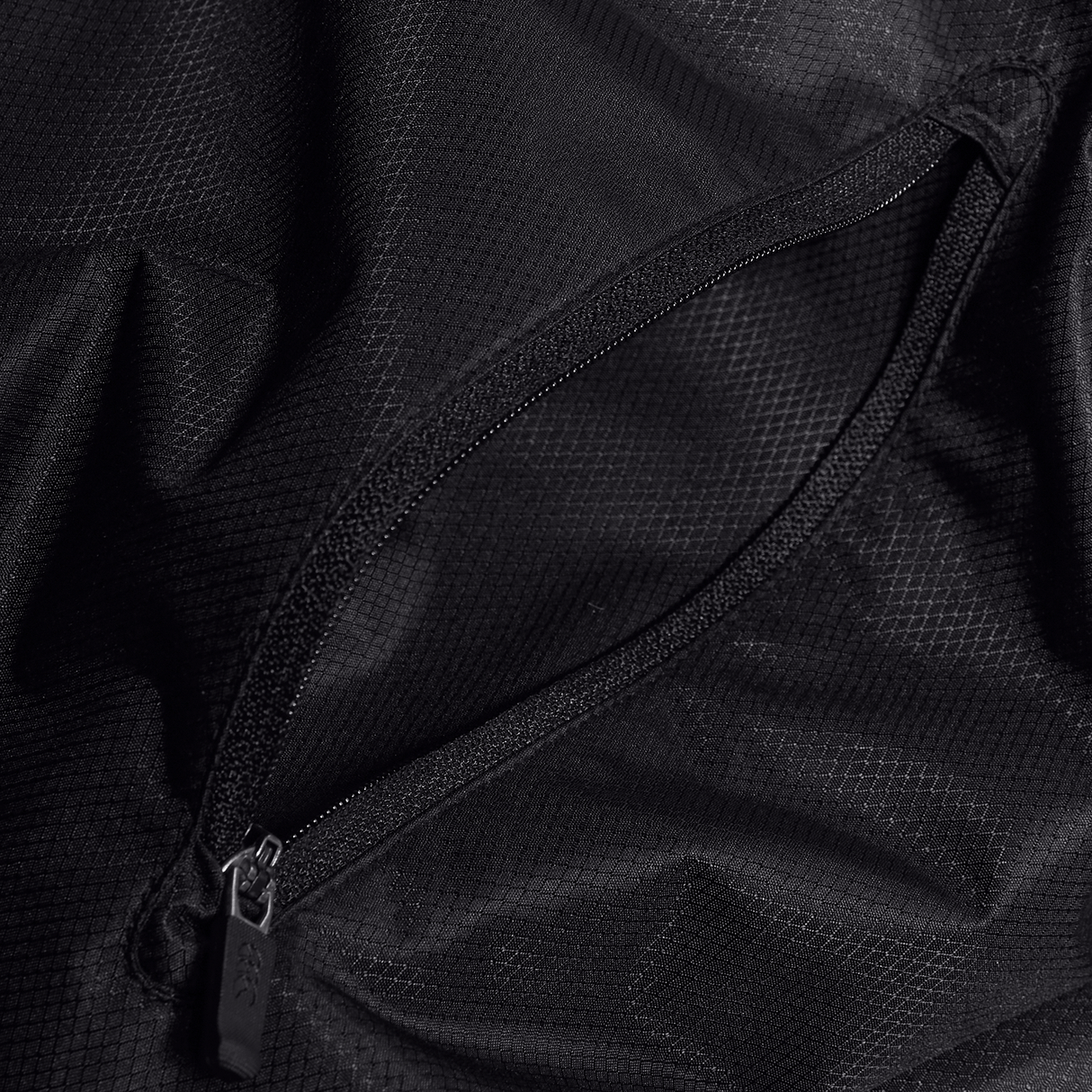 A close up of a Canterbury Pro II Vaposhield Full-Zip Water Resistant Jacket with zippers.