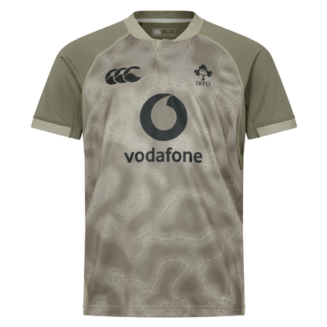 Show your support in the Canterbury Ireland 25/26 Autumn Internationals Pro Training Jersey—a stylish grey and black rugby top perfect for fans during the Autumn Internationals.