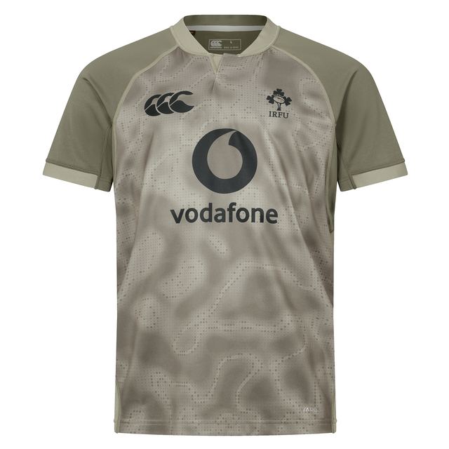 Show your support in the Canterbury Ireland 25/26 Autumn Internationals Pro Training Jersey—a stylish grey and black rugby top perfect for fans during the Autumn Internationals.