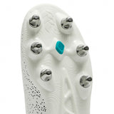 Close-up of the sole of the Canterbury Stampede Groundbreak Team SG AU-WHITE/BALTIC GREEN rugby boot by Canterbury, featuring six metal soft ground studs, a textured pattern with black speckles, and a central detail in Baltic Green.