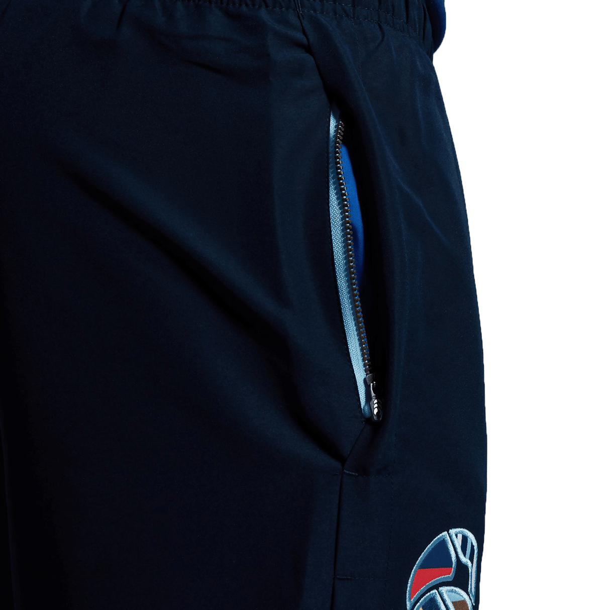 A close up of a person's Canterbury CCC Uglies Open Hem Stadium Pant with a zipper.