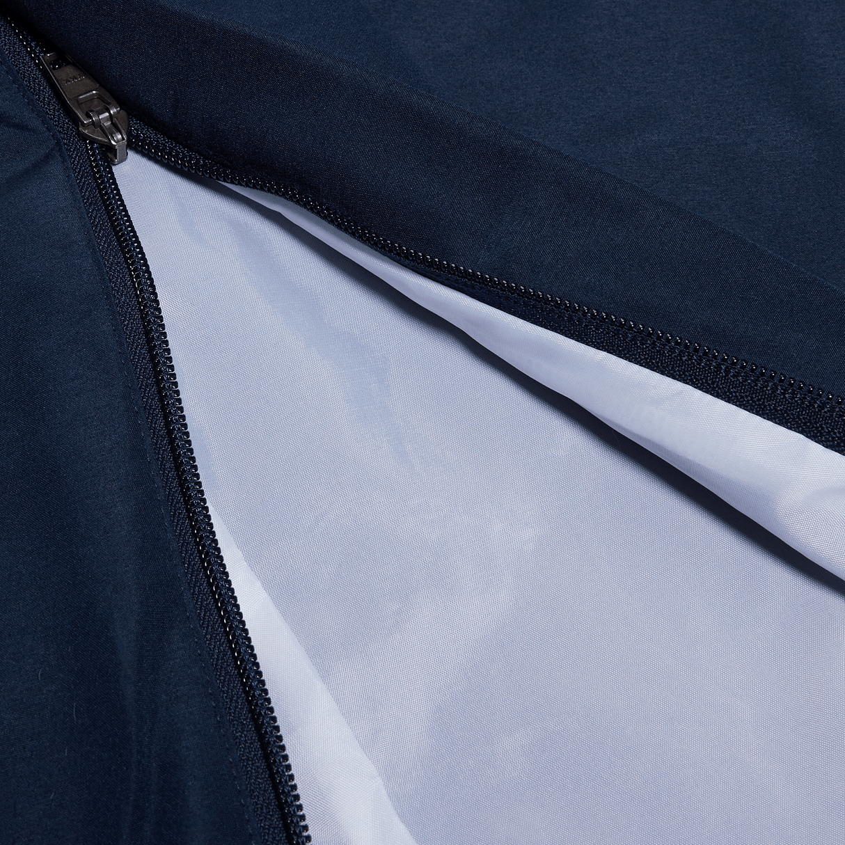 A close up of the zipper of a Canterbury Open Hem Stadium Pant by Canterbury.