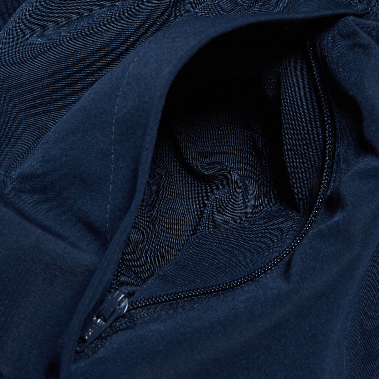 A close up of Canterbury Open Hem Stadium Pant with a zipper.