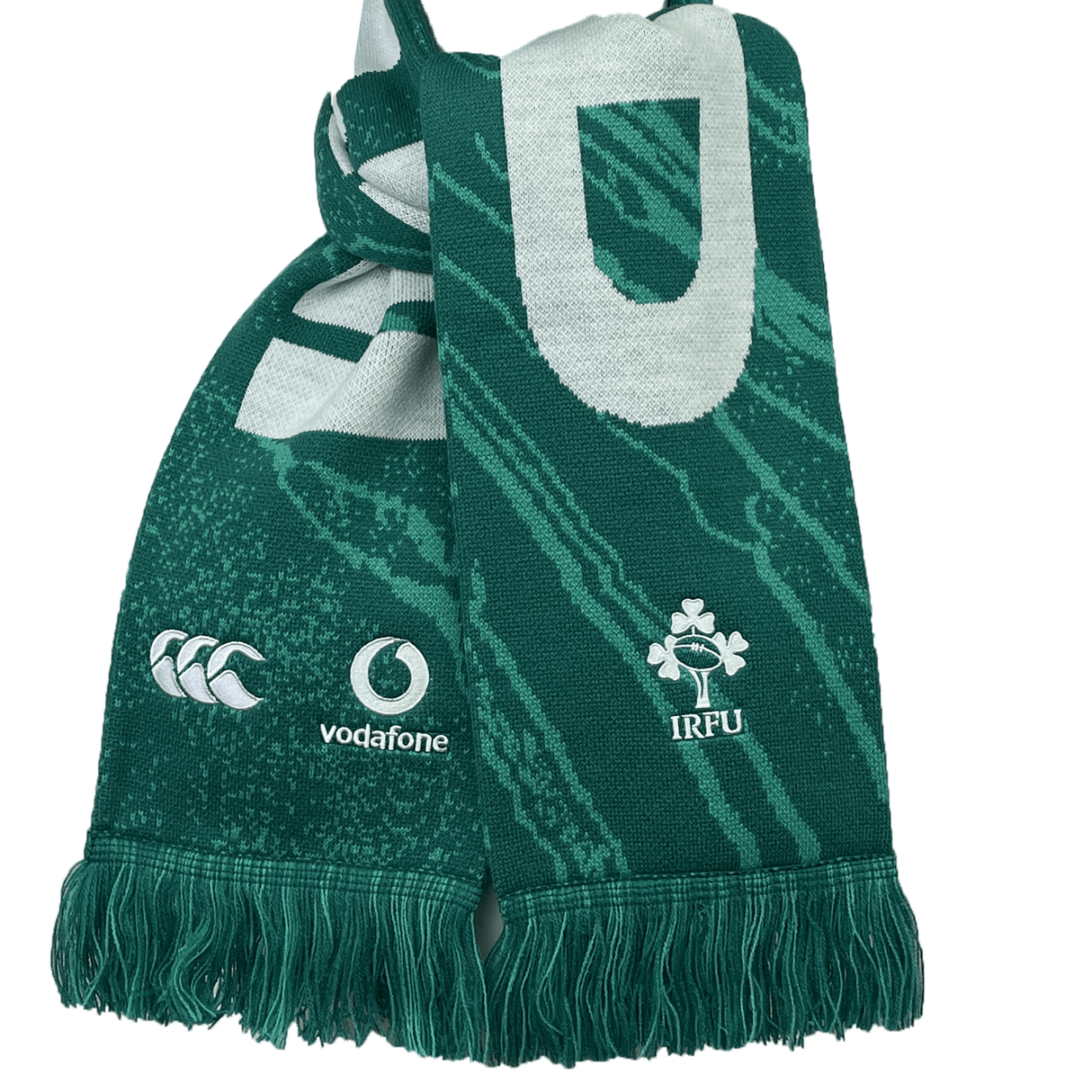 Just In: The Ireland 24 Scarf by Canterbury, featuring a striking green and white design, proudly showcases the IRFU and Vodafone logos along with Canterbury’s iconic three overlapping curved shapes. Complete with fringe at the ends, this stylish accessory is perfect for any rugby enthusiast.
