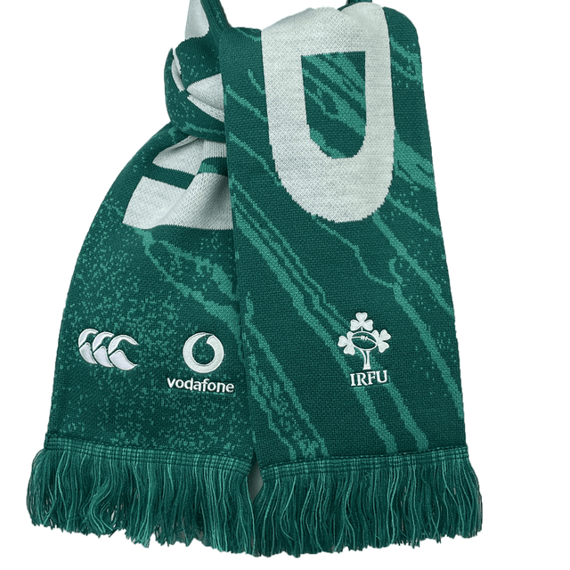 Just In: The Ireland 24 Scarf by Canterbury, featuring a striking green and white design, proudly showcases the IRFU and Vodafone logos along with Canterbury’s iconic three overlapping curved shapes. Complete with fringe at the ends, this stylish accessory is perfect for any rugby enthusiast.