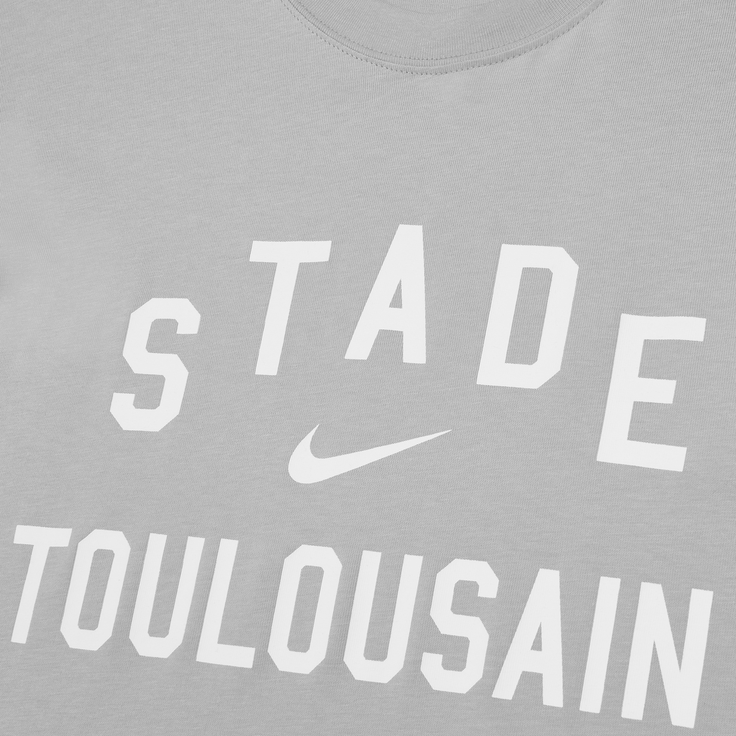 The Stade Toulousain 25/26 Premium Loose-Fit T-Shirt by Nike features gray cotton fabric, "STADE TOULOUSAIN" white text, and a Nike logo between the words—a classic tee for any fan.