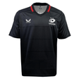 The Saracens 24/25 Replica Home Jersey by Castore features black short sleeves, a red collar, the Castore logo on the right chest, and a three-star Saracens badge on the left—a must-have classic for rugby fans.