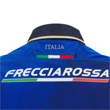 Back of the Italy 25/26 Replica Home Jersey by Macron: blue with "ITALIA" and a small flag on the collar, plus "FRECCIAROSSA" and green, white, and red stripes across the back—a classic rugby shirt from Macron.